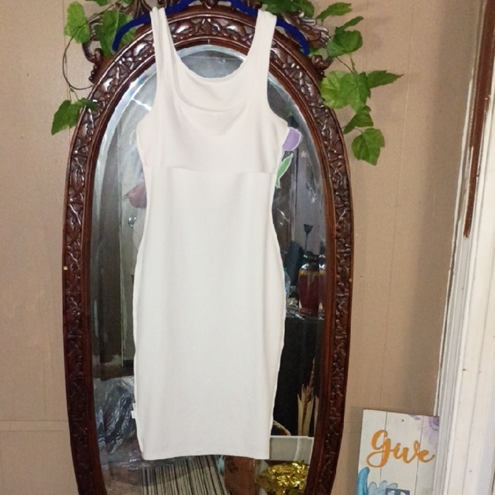 Others Follow White Fitted Sleeveless Tank - Picture 4 of 4